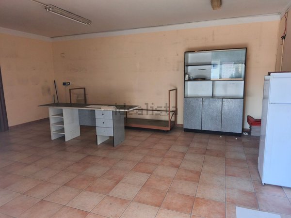 locale commerciale in affitto a Quarto