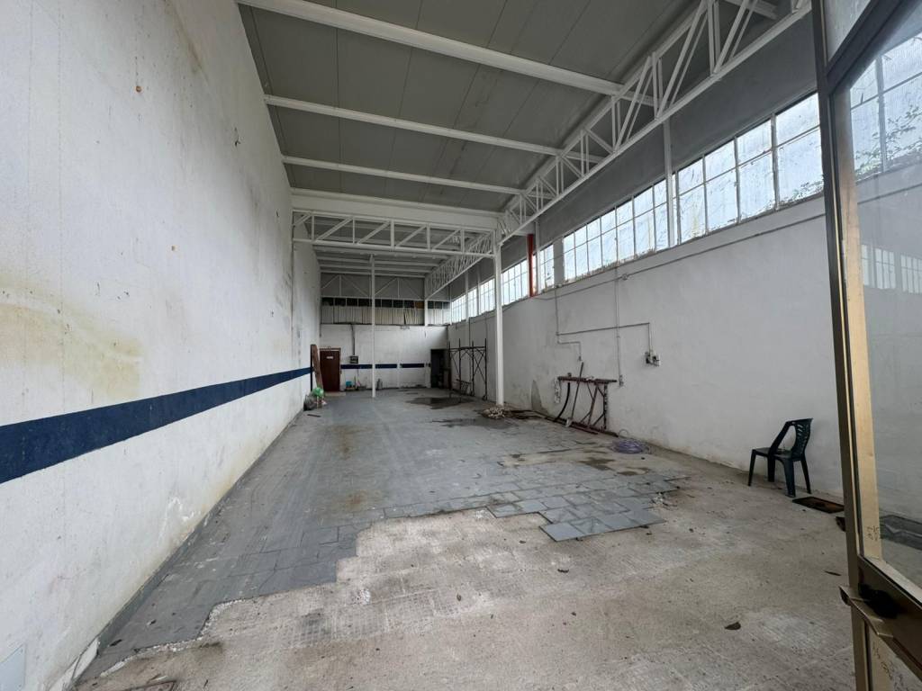 locale commerciale in affitto a Quarto