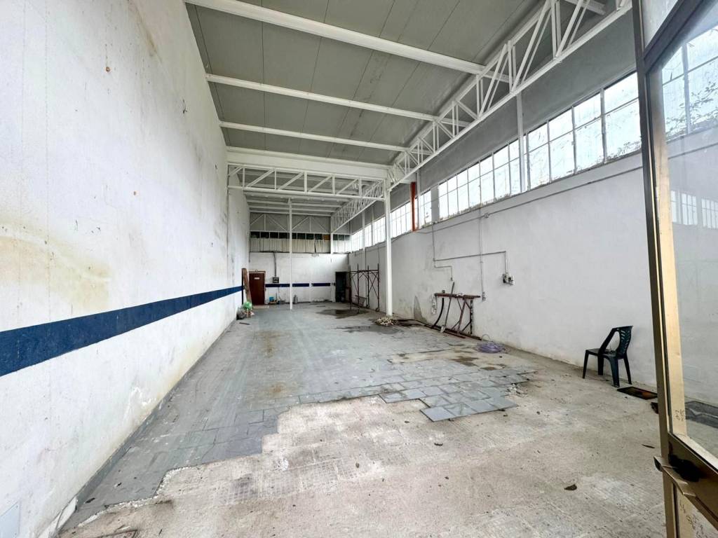 locale commerciale in affitto a Quarto