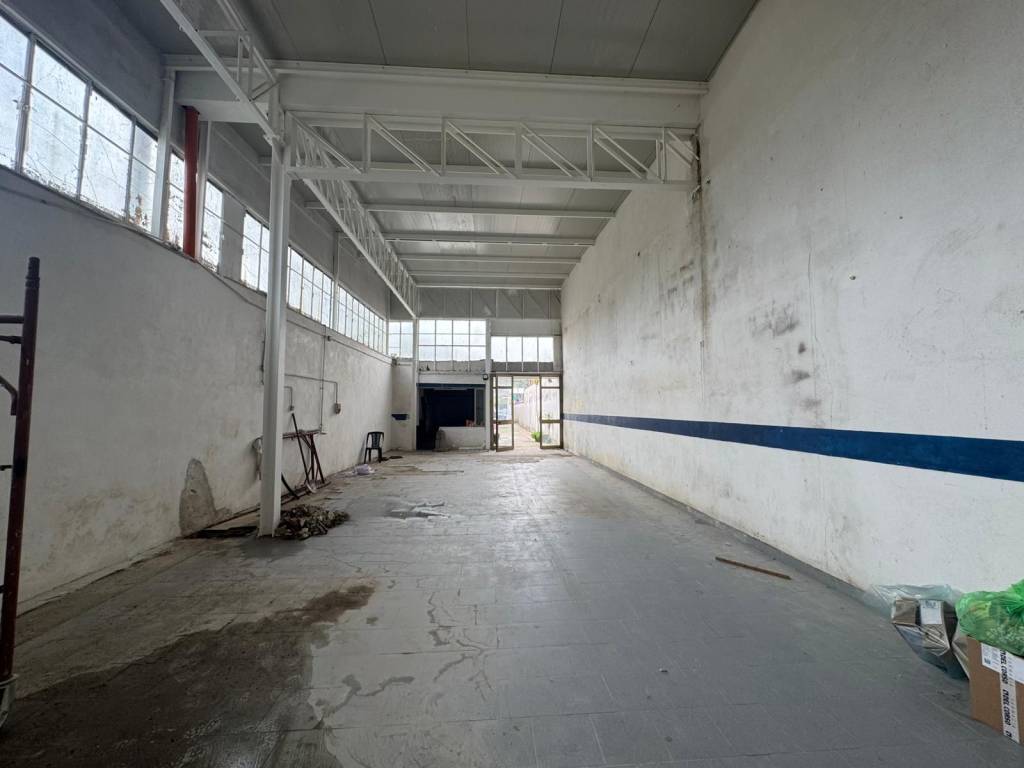 locale commerciale in affitto a Quarto