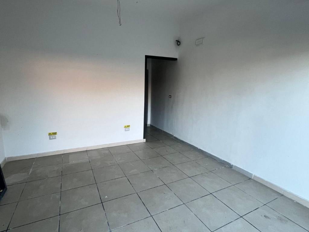 negozio in affitto a Quarto