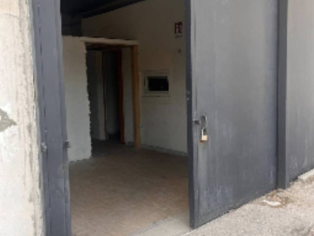 locale commerciale in affitto a Quarto