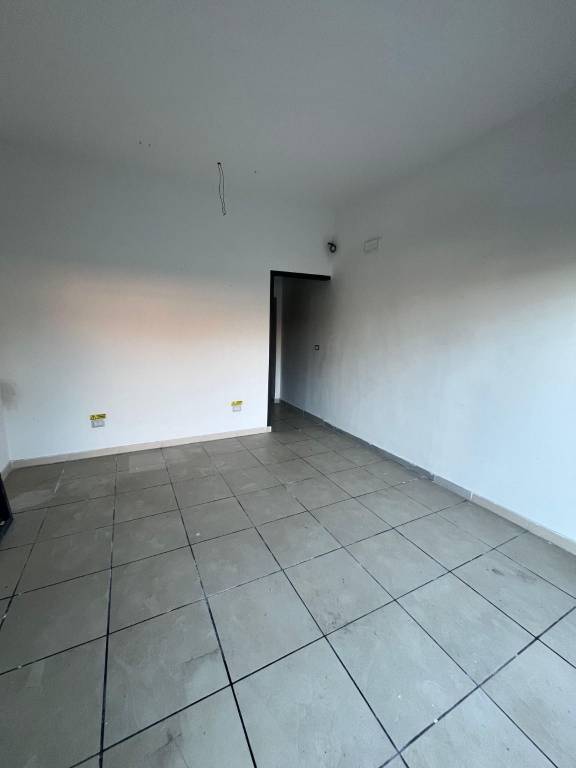 negozio in affitto a Quarto