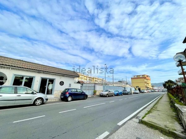 locale commerciale in affitto a Quarto