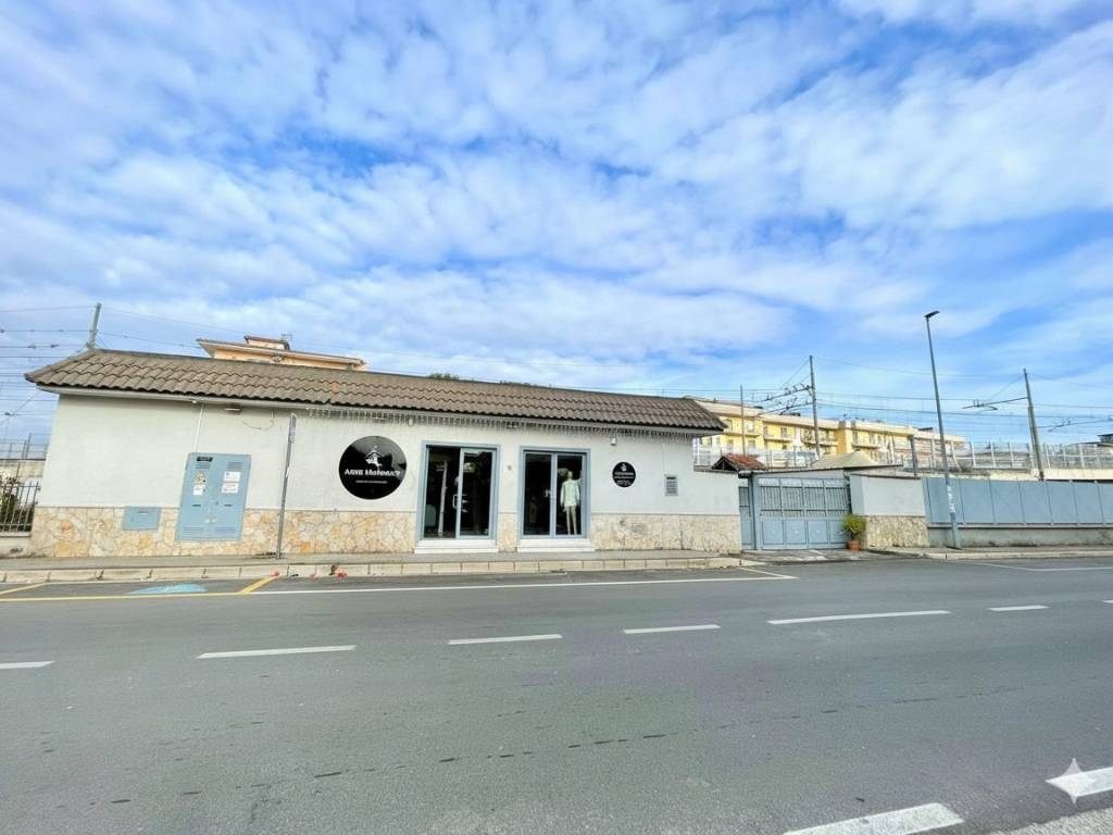 locale commerciale in affitto a Quarto