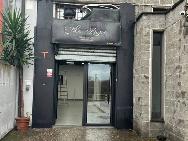 negozio in affitto a Quarto