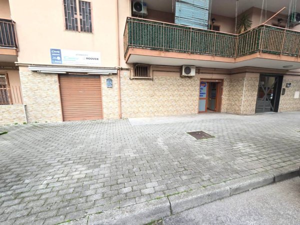 negozio in affitto a Quarto