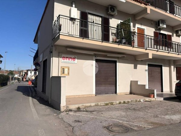 locale commerciale in affitto a Quarto