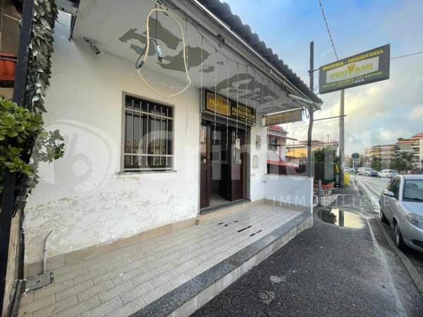 locale commerciale in affitto a Quarto