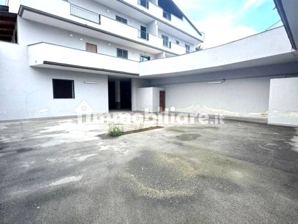 locale commerciale in affitto a Quarto