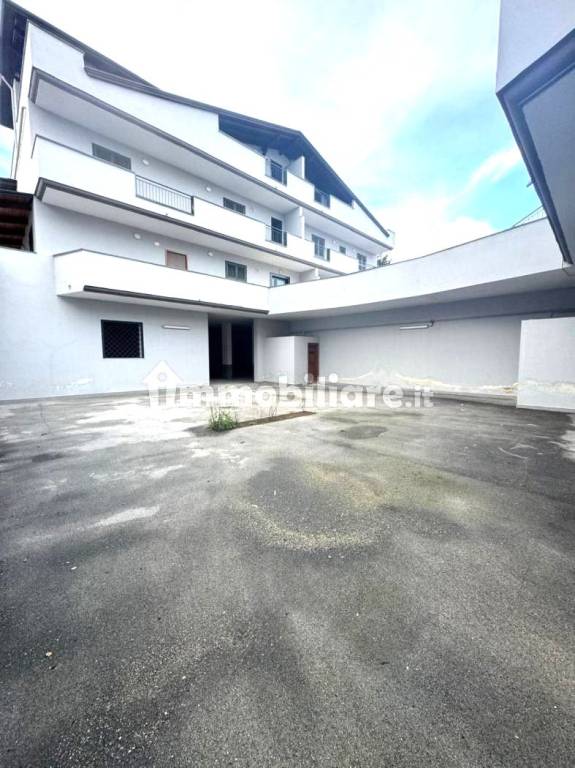 locale commerciale in affitto a Quarto