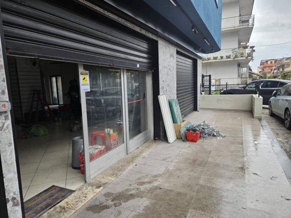 negozio in affitto a Quarto