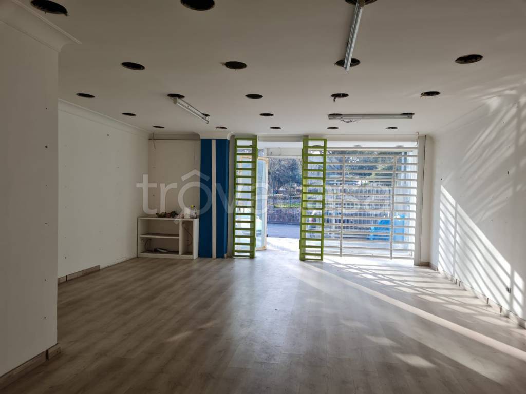 negozio in affitto a Quarto