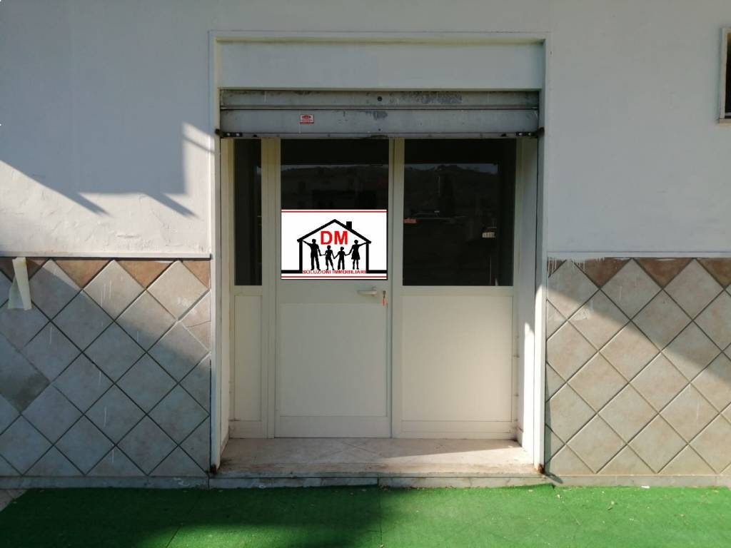 negozio in affitto a Quarto