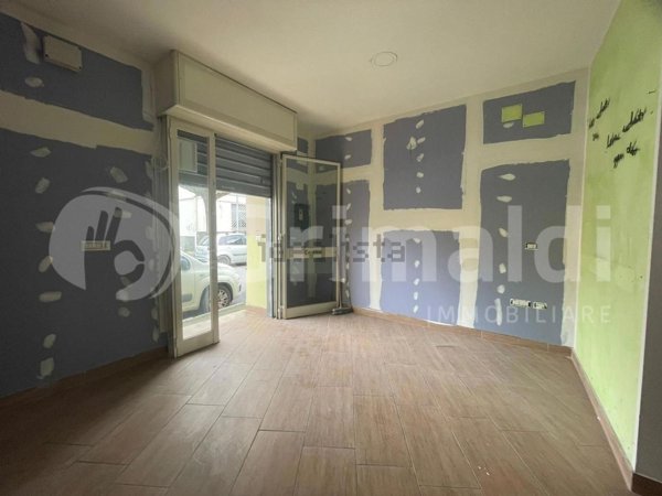 locale commerciale in affitto a Quarto