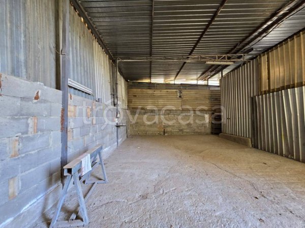 locale commerciale in affitto a Quarto