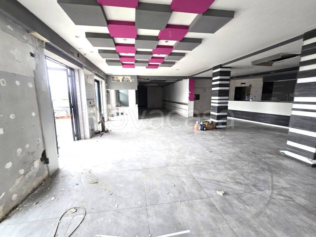 negozio in affitto a Quarto