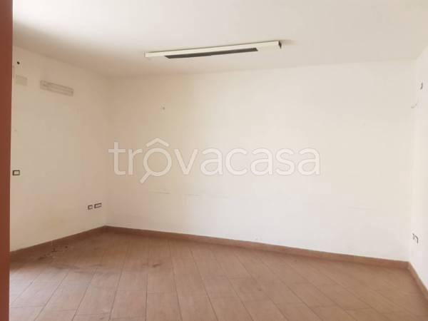 negozio in affitto a Quarto