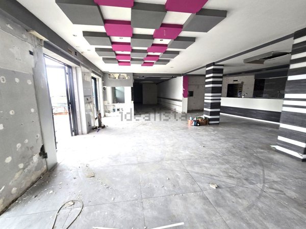 locale commerciale in affitto a Quarto