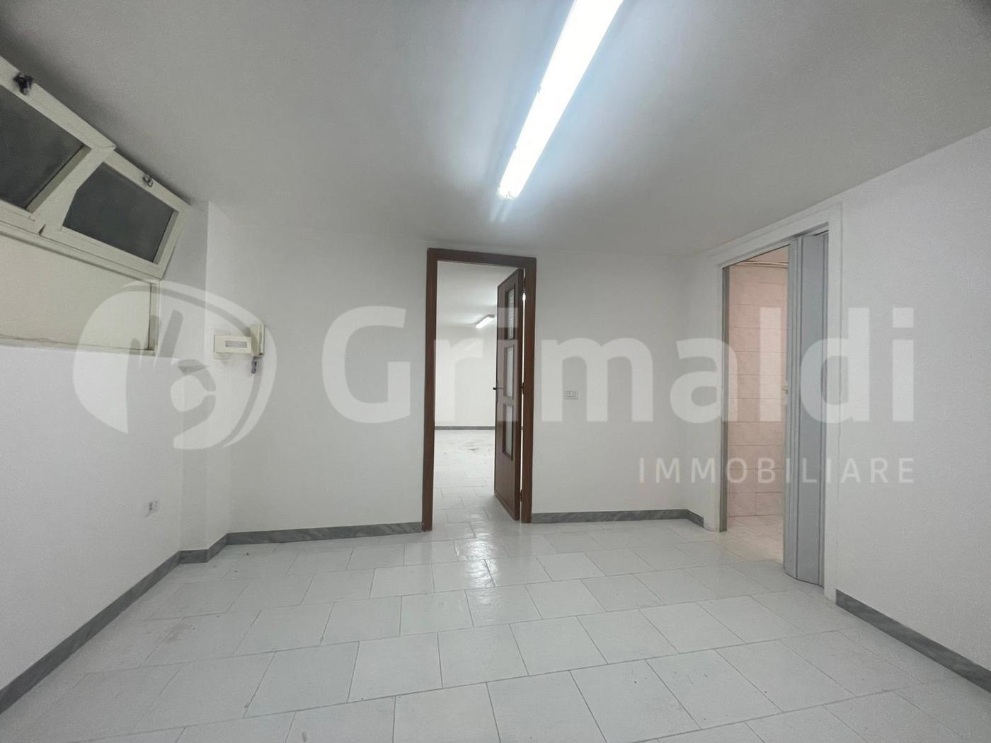 locale di sgombero in affitto a Quarto