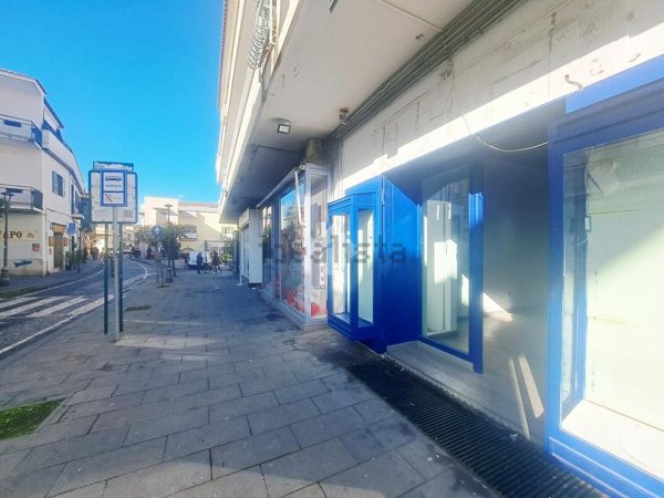 locale commerciale in affitto a Quarto