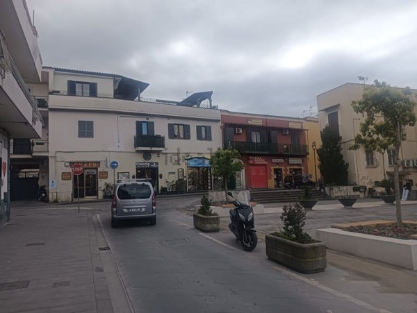 locale commerciale in affitto a Quarto