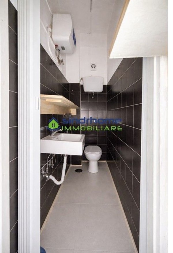 locale commerciale in affitto a Quarto