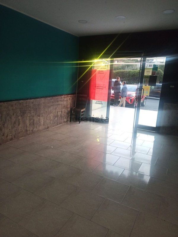 locale commerciale in affitto a Quarto