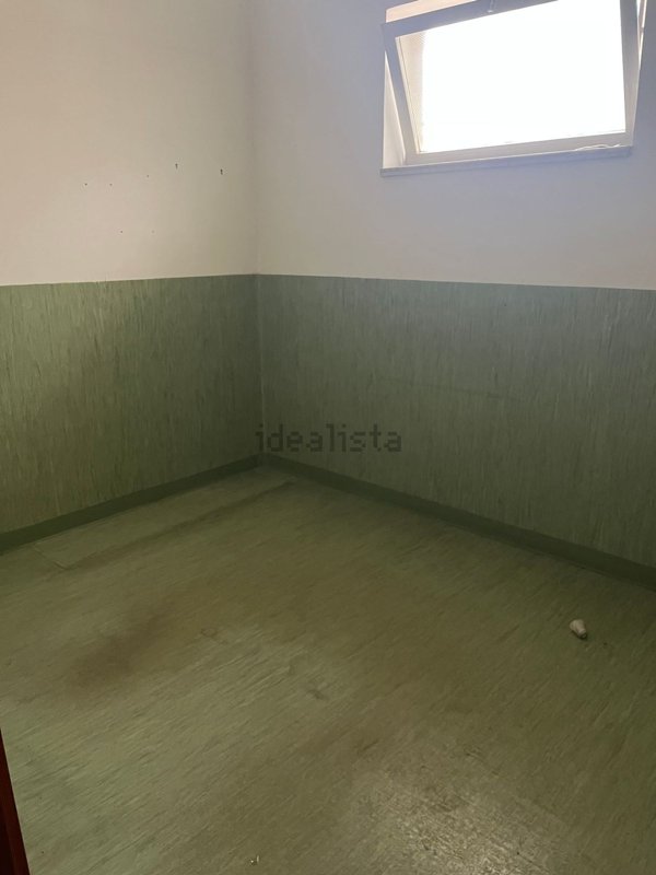 locale commerciale in affitto a Quarto