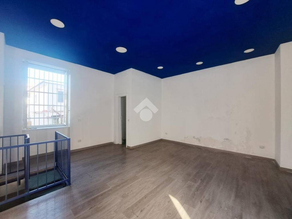 negozio in affitto a Quarto