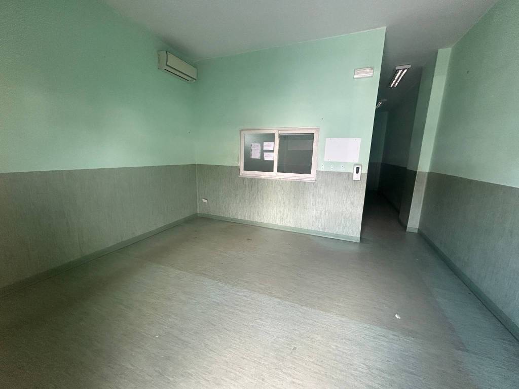 negozio in affitto a Quarto