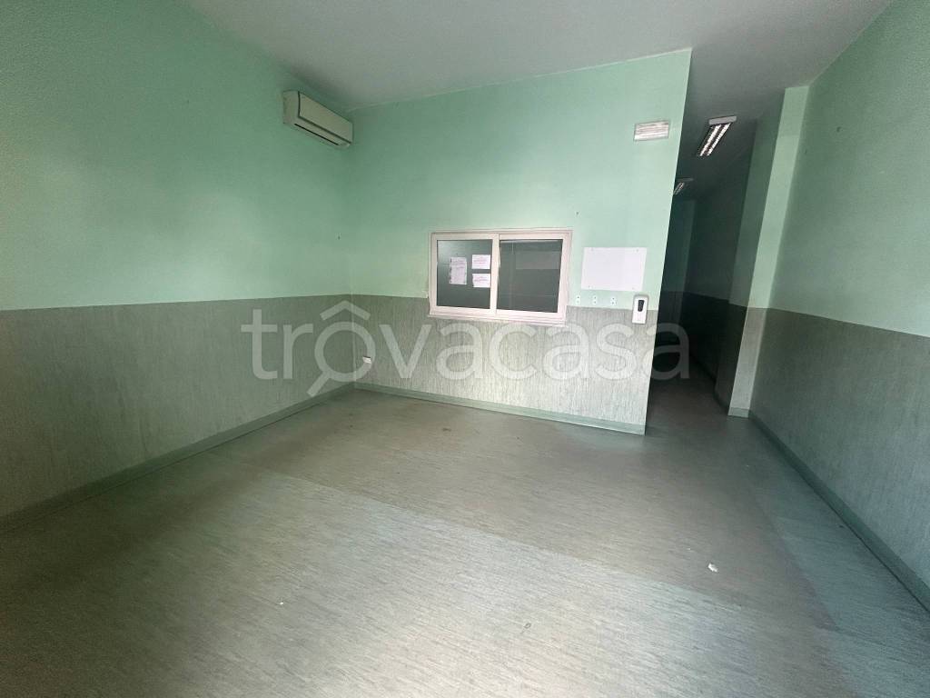 negozio in affitto a Quarto