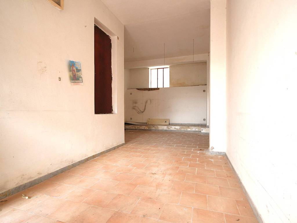 locale commerciale in affitto a Quarto