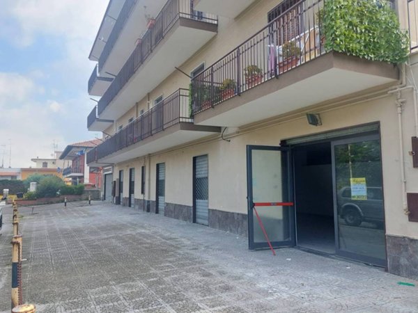 negozio in affitto a Quarto