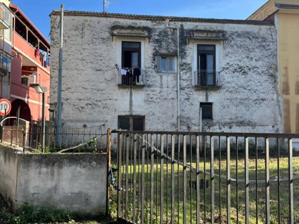 negozio in affitto a Quarto