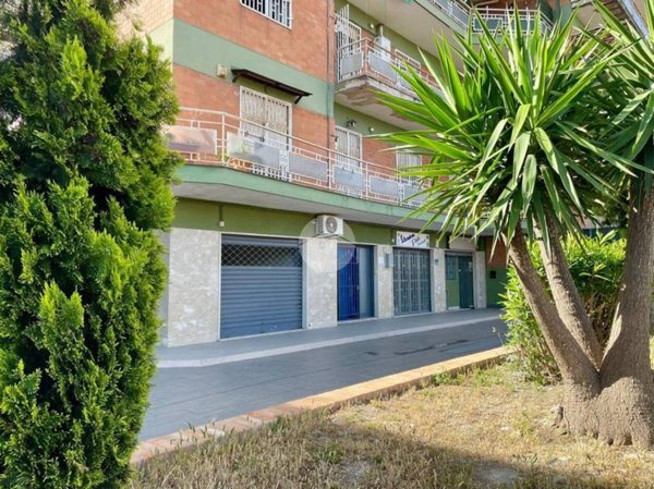 locale commerciale in affitto a Quarto
