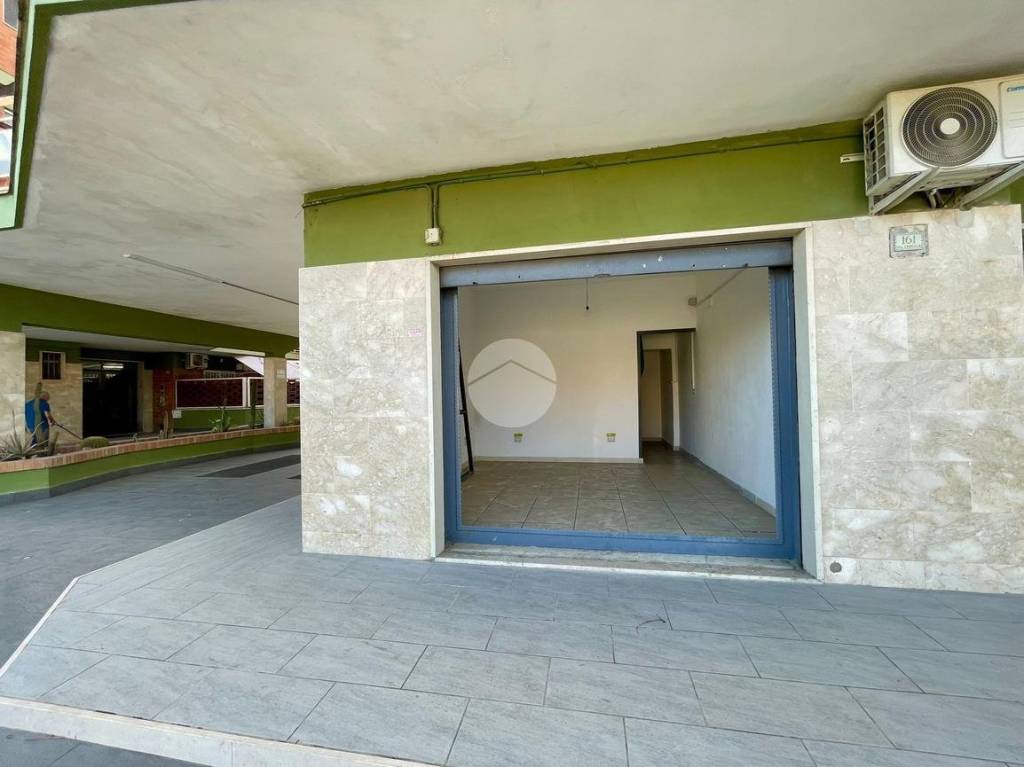 locale commerciale in affitto a Quarto