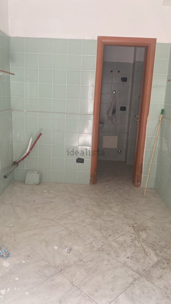 locale commerciale in affitto a Quarto