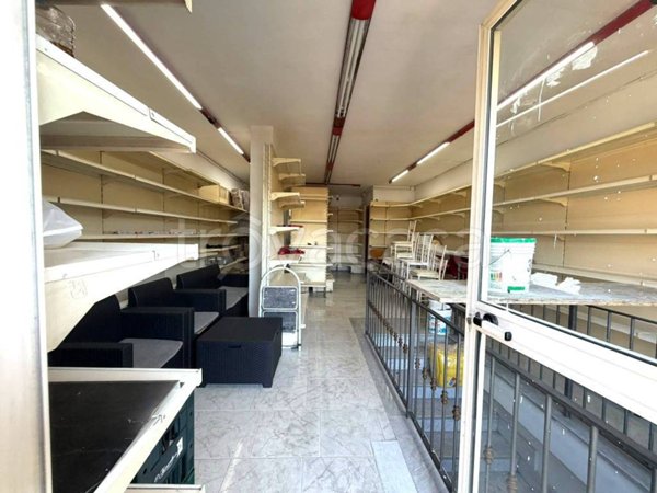 negozio in affitto a Quarto