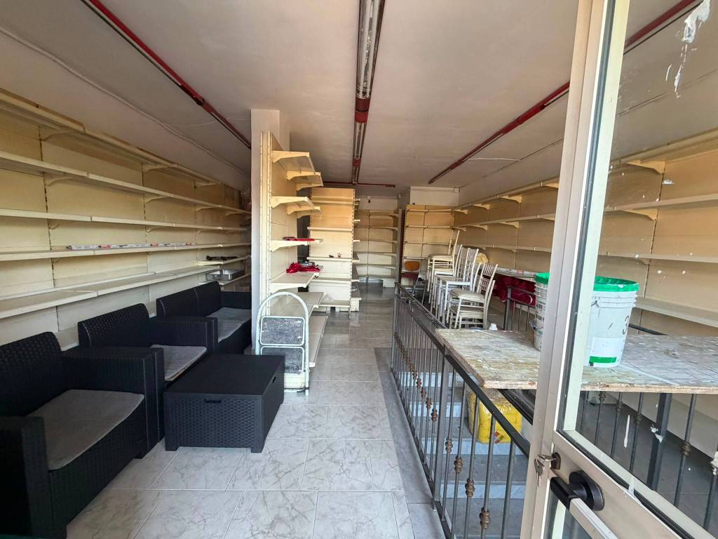 negozio in affitto a Quarto