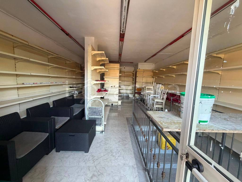 negozio in affitto a Quarto