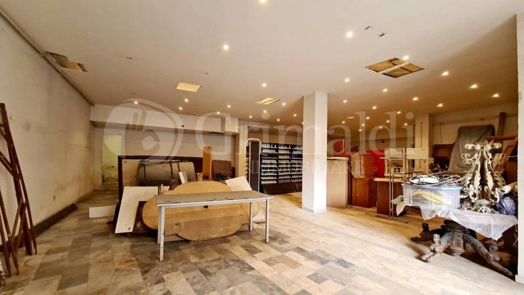 locale commerciale in affitto a Quarto