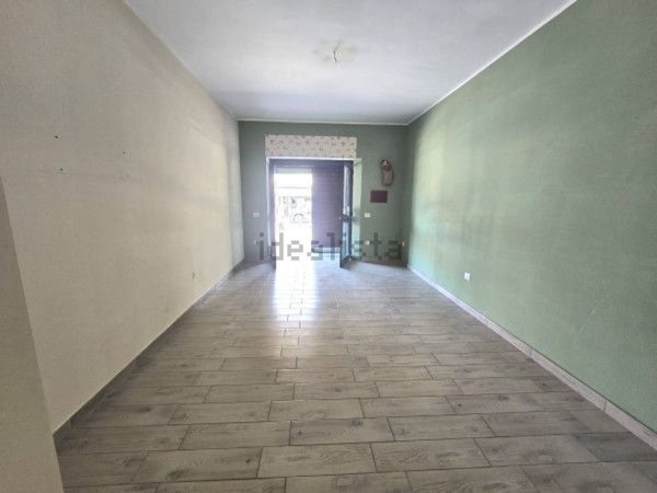 locale commerciale in affitto a Quarto