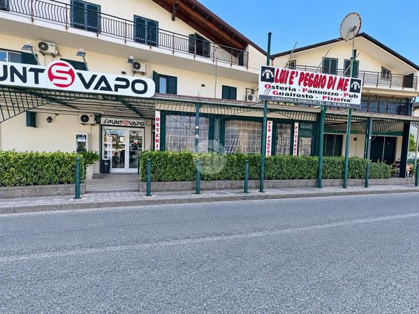 locale commerciale in affitto a Quarto