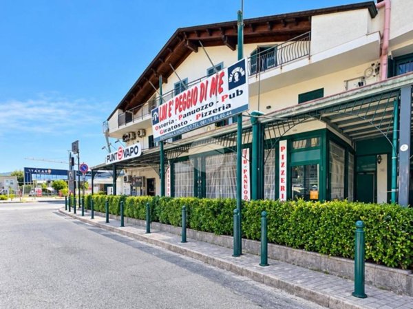 locale commerciale in affitto a Quarto