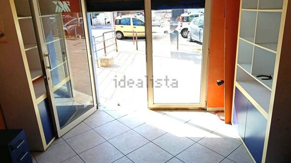 locale commerciale in affitto a Quarto