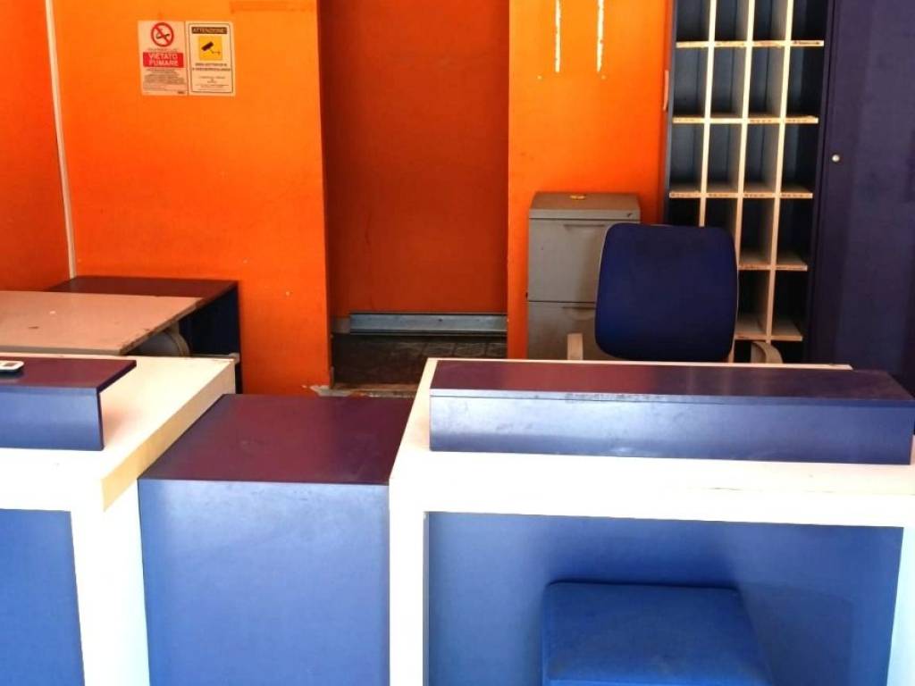 locale commerciale in affitto a Quarto