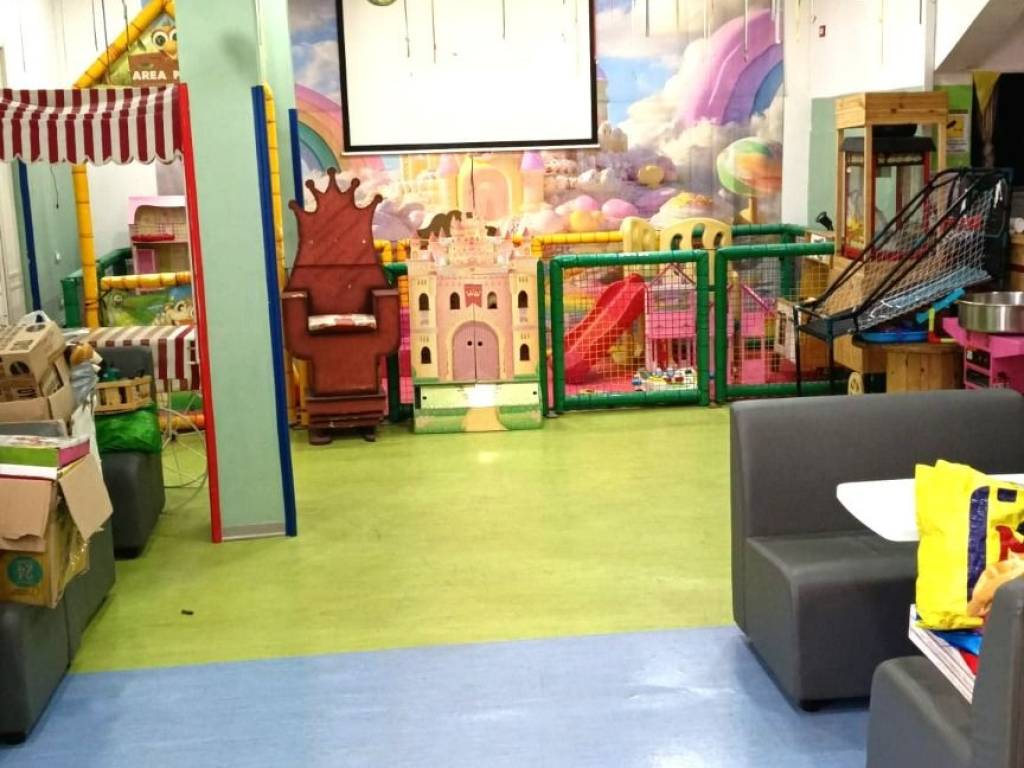 locale commerciale in affitto a Quarto
