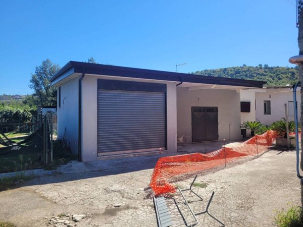 negozio in affitto a Quarto