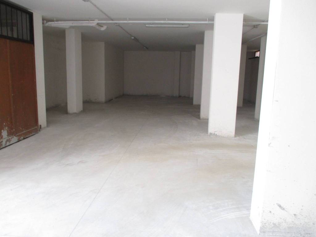 locale commerciale in affitto a Quarto